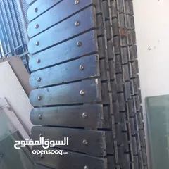  1 دربزين سور خارجي مع باب كراج حديد وخشب من الجهتين