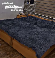  3 متوفر عندي مكتب وتختين مفرد (بدون فرشات) بحالة ممتازة جاهزين للاستخدام مباشرة نظاف وخشب متين جداً
