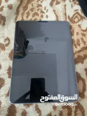  3 السلام عليكم ايباد برو M2 سعر 950الف قفل نسبت نظافة 100 من 100 ستخدام شخصي شخط واحد اذا بي يرجع وبعد