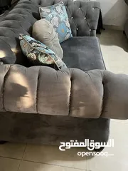  2 طقم كنب و كراسي فخم شبه مستعمل نظيف ب حاله افضل من ممتازه لل بيع