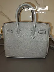  24 حقائب و أحذية و فساتين مميزة بسعر مغري