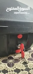  3 بطاريه فزبه  صندوق دراجه ناريه مع مفتاحين (شبه جديد ) سعر مميز