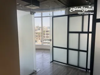  2 مكتب للإيجار مجهز كمركز عناية جلد وليزر