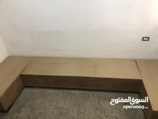  5 خشب كورنر شبه جديد خمس قطع للبيع خشب  ثقيل يستخدم لرفع لفراش العربي عن الارض او تغصيل فراش على مقاسه