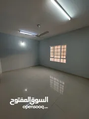  5 غرف للشباب العمانين في الموالح الجنوبية/ قريب مستشفى ازهار الخاص
