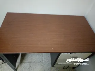  8 خزانة احذية ، طاولة متحركة ، مكتب حديد ، مكنسة كهرباء هيتاشي