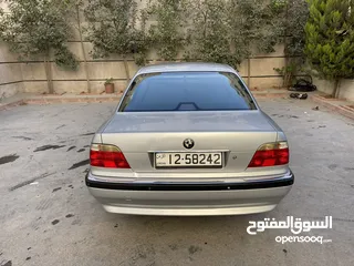  23 Bmw 740 model 2001