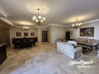  9 فيلا متلاصقة فارغة في عبدون للبيع أو للإيجار  ref : 14341