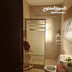  8 شقة في عمارة عائلية للبيع في إسكان الضباط مرج الحمام. شارع جانبي هادئ