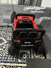  8 سيارة جيب حمراء للاطفال شحن