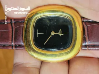  8 ساعات قديمه مخزنه