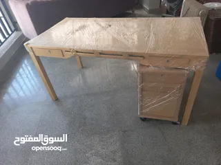  2 مكتب بحاله جيده.  15دينار