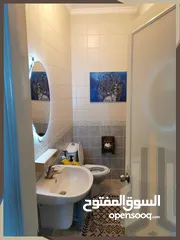  8 شقة طابق ثالث للبيع في شميساني بالقرب من السفارة البحرينية مساحة 210م