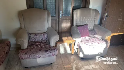 2 طقم كنب 9 مقاعد مستعمل للبيع – نظيف ولون بيج