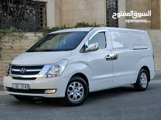  2 باص فان هيونداي H1 ( بنزين ) موديل 2011 وارد الشركة بحالة الوكالة