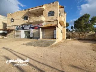  3 عمارة تجارية و سكنية  في جرش للبيع العمارة على شارعين    شارع رئيسي و شارع فرعي في منطقة حيوية