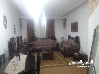  2 شقة سكنية طابق ارضي في ابو نصير للبيع