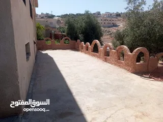  7 بيت طابقين للبيع في منطقة النبي هود