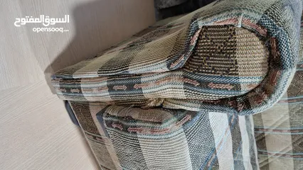  3 صوفا بيد تركي  شبة جديدة اكبر حجم  ضغط زمبرك 20 سم  جدا مريحة للاستخدام