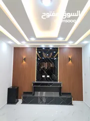  30 شقه مع رووف دوبلكس 220م للبيع جنوب كليه الطب لجامعه اليرموك خلف صيدليه الرازي وغرب دوار اللوازم