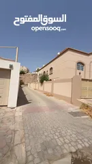  16 للبيع فيلا مميزة كورنر في بوشر قريب المدرسه الامريكيه 4 غرف نوم وصالتين وحوش واسع