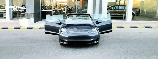  4 تيسلا 2023 MODEL 3 فحص كامل 4 جـيـد ممشى قليل 20 الف بحالة الوكالة لون فيراني مميز بسعر محرووق ولقطة