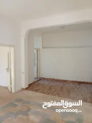  2 شقة شبه ارضي للايجار جبل التاج