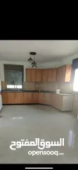  5 ثلاث غرف نوم غير مفروش ام الشرايط قرب جامع اليرموك