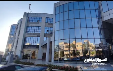  1 محل في موقع ممتاز بالقرب من مدينتي أمام الجامعه البريطانيه