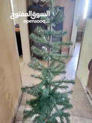  2 شجرة اصطناعية بحاله ممتازه