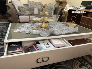  6 طقم كنب فاخر مستعمل + طاولة وسط + طاولتين جانبيتين + سجاد + برادي للبيع