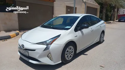  27 تويوتا بريوس لون ابيض لؤلؤي فحص 3 جيد بسعر مغري قابل للبدل