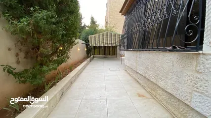  12 شقة فارغة - ام السماق - 3نوم 1ماستر - ارضية - ترسات خارجية - موقع مميز