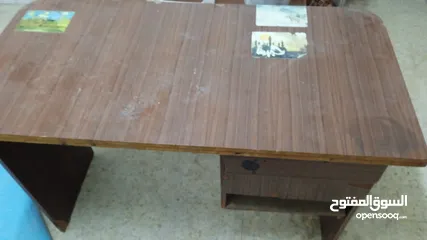  1 مكتب خشبي ممتار