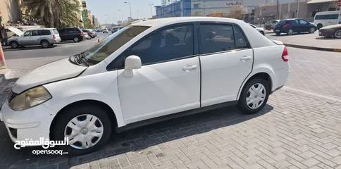  2 Nissan Tiida 1.8 2012