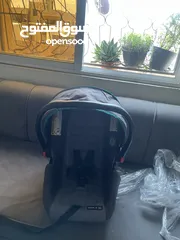  3 كوت للاطفال وكارسيت  (car seet) بنشبك بالسيارة ماركة   (Graco) sungride بسعر مغري جدا بحالة الجديد