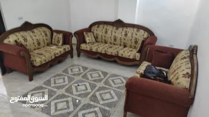  9 كنب ضيوف تفصيل خشب زان مستعمل بحالة شبه جديدة خامة ممتازة وتصميم فخم - مريح وألوان جميلة  - لا يفوتك