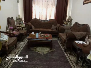  17 عمارة وسط السوق التجاري بين شارع السعادة وشارع الملك عبدالله