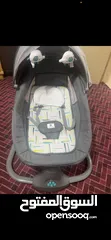  1 هزاز يصبح تخت ويمكن رفعه ليصبح مقعد شبه جديد استخدام جداااا خفيف  نظيف  مع ناموسيه