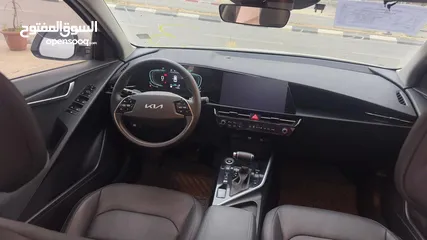  7 كيا نيرو لون ابيض