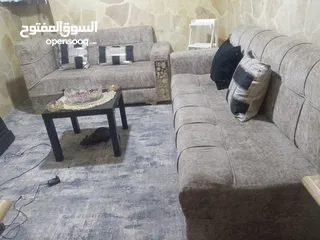  3 طقم كنب حرف ال للبيع مع طاوله صغيره وسط