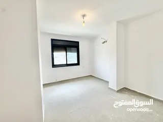  10 حديقة على مستوى الشارع  ومدخل خاص