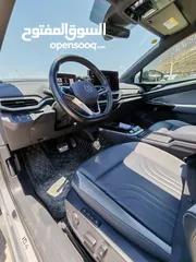  6 VOLKSWAGEN ID.4 CROZZ PRO   مع فتحه بانورما متحركة عداد 9k فقط