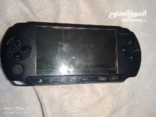  1 جهاز psp استعمال نضيف ب سعر جيد  و في كل الألعاب و معاه كرت ميموري عليه جميع الالعاب