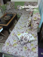  5 هناك  ثلاثه اطقم كنب للبيع