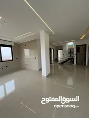  8 شقة ثالث مع روف في مرج الحمام باطلاله رائعة قرب مدارس الخمائل