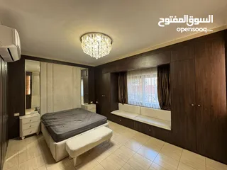  10 دير غبار شقة أرضية فخمة مع حديقه 4 نوم للإيجار