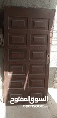  4 ابواب خشب للبيع بحالة جيدة  جداً