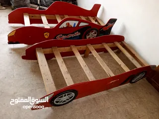  2 تختين على شكل هيكل سيارة مستعملة للبيع