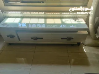  3 طاوله وسط وطاوله تلفزيون جوده عاليه  للبيع من المالك